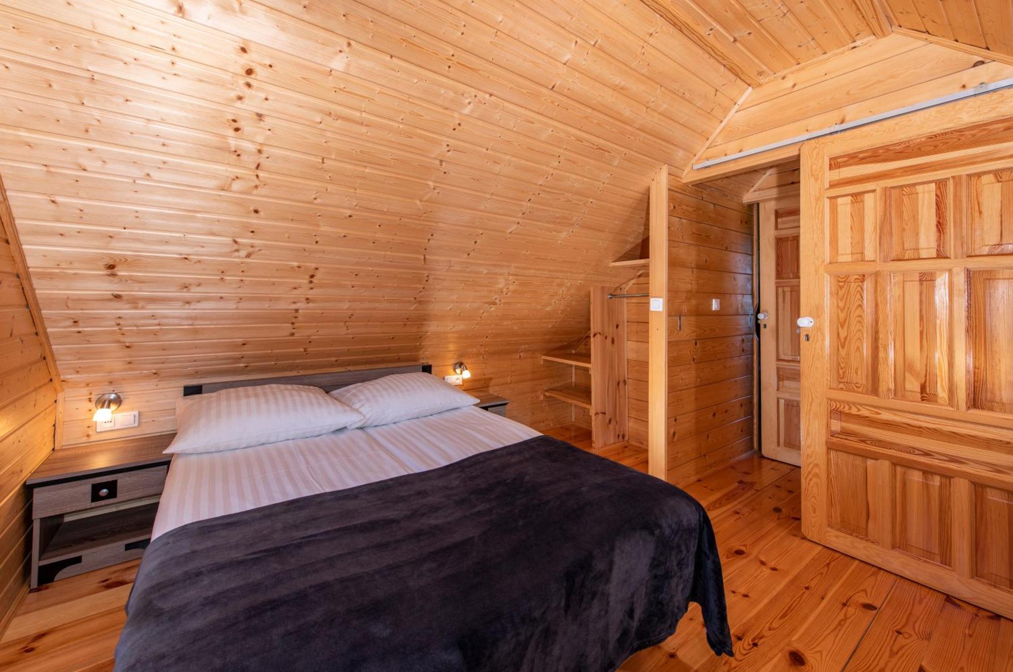Domki, Apartamenty I Restauracja Wloczega Gąski エクステリア 写真